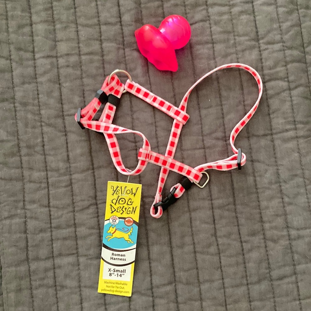 Yellow Dog Design Harness & Lips Chew Toy NWT